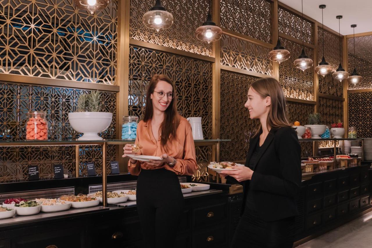 Hotel The H Dubaï Extérieur photo The buffet at the hotel