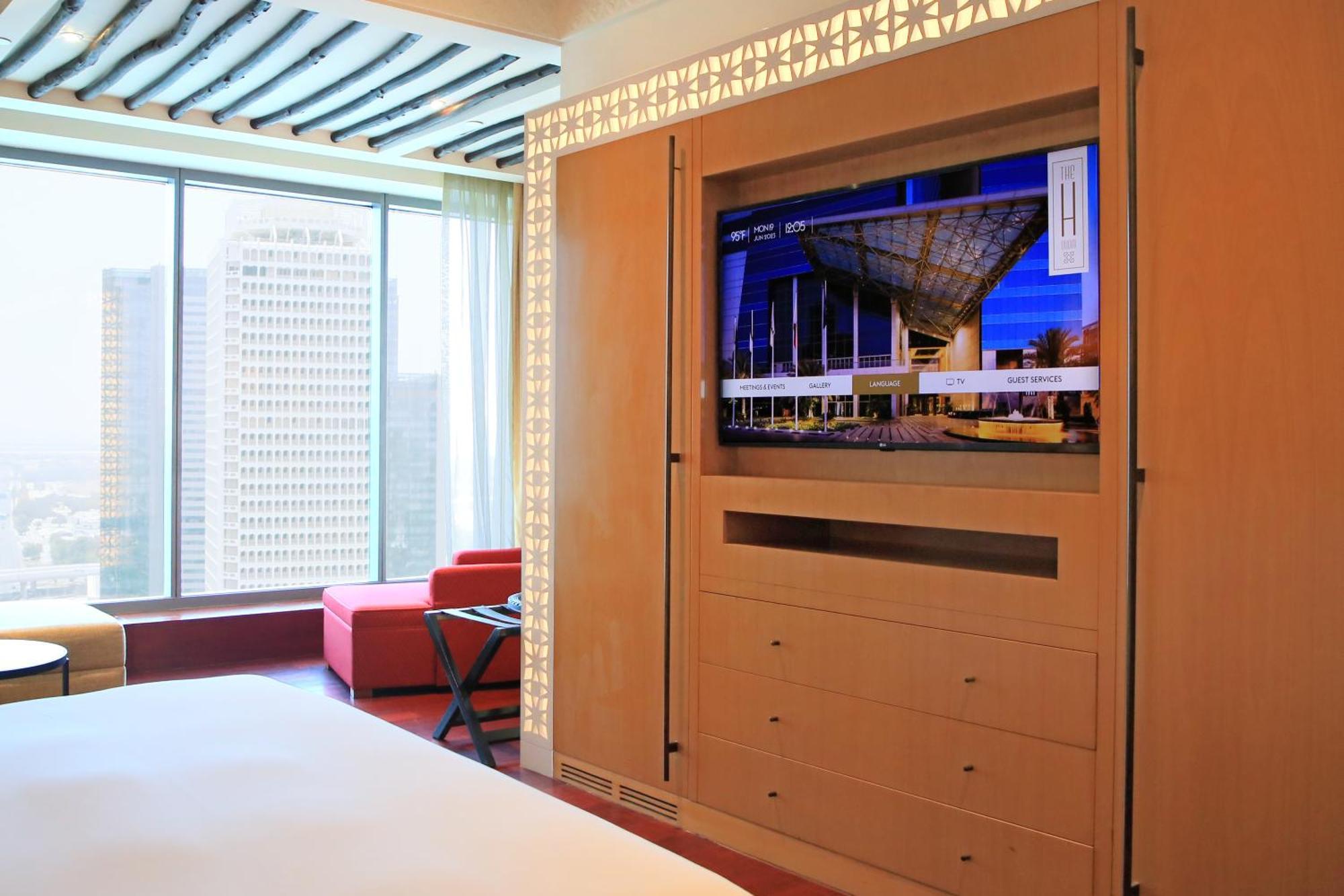 Hotel The H Dubaï Chambre photo A television hidden behind a mirror